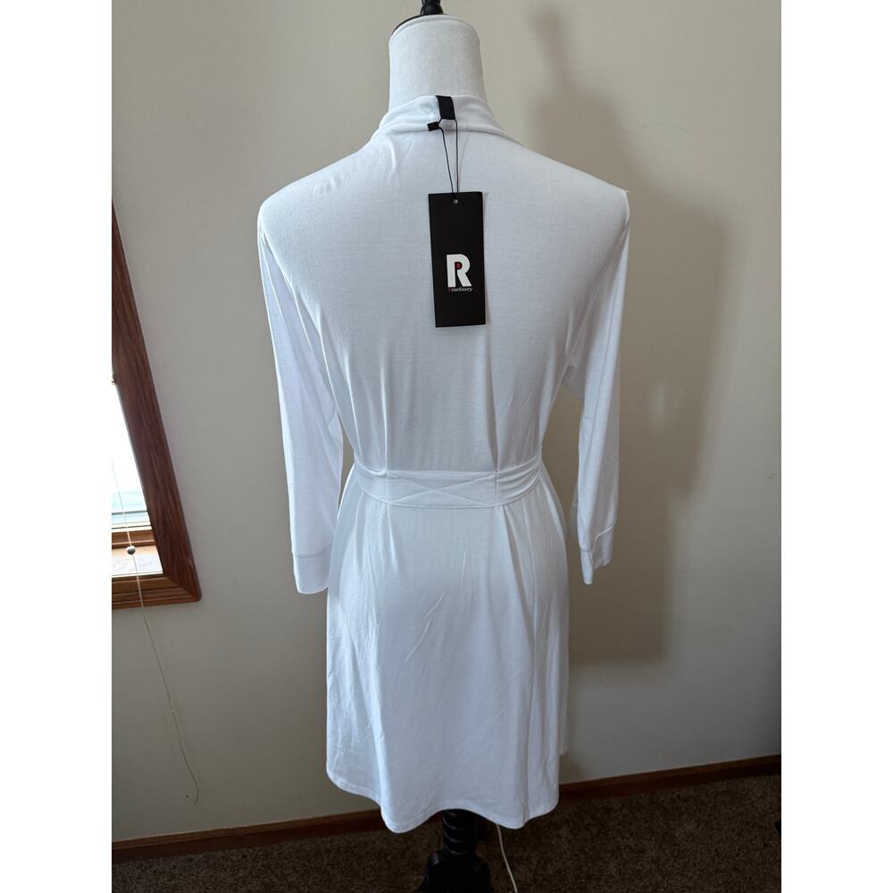 PrinStory White Robe - Picture 3 of 5